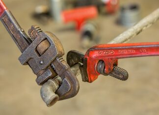 Czy mocno dokręcać świecę? Czy mocno dokręcać świecę?