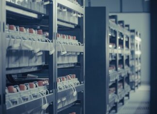 Czy można ładować akumulator na deszczu? Czy można ładować akumulator na deszczu?