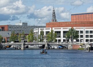 Jak zamontować stopery do dywaników samochodowych? Jak zamontować stopery do dywaników samochodowych?