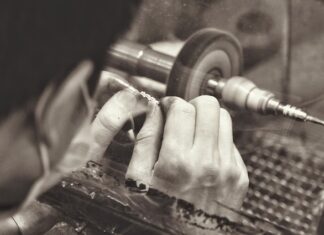 Jaka pasta do polerowania czarnego lakieru?