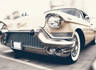 Czy powinno się zostawiać samochód na biegu?