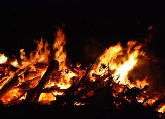 Czy strzały z wydechu szkodzi silnikowi?