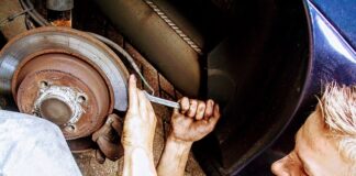 Jak Poluzować linkę ręcznego?