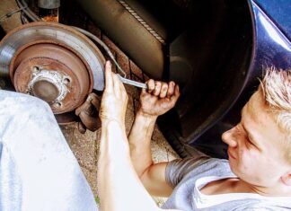 Jak Poluzować linkę ręcznego?