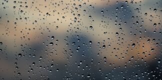 Jak jest zbudowana szyba w samochodzie?