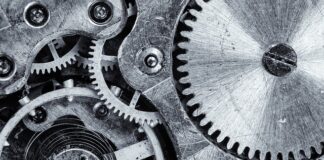 Co się znajduje pod silnikiem?