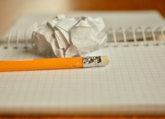 Czym się różni papier ścierny wodny?